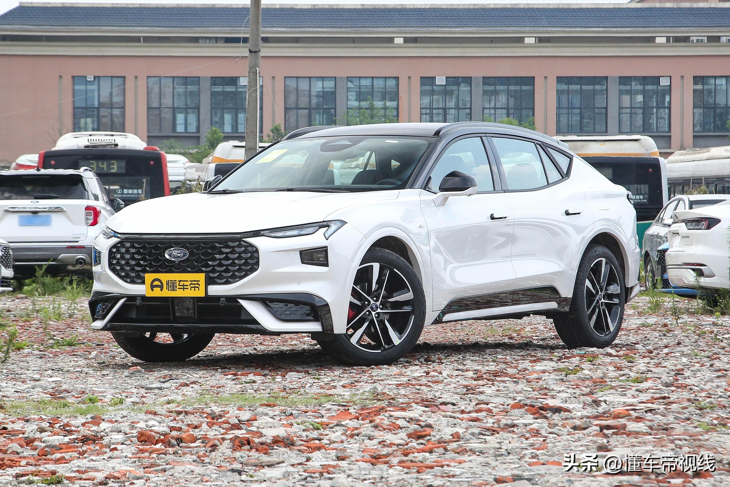 东风雪铁龙凡尔赛c5x成新爆款,东风雪铁龙凡尔赛c5x混动落地