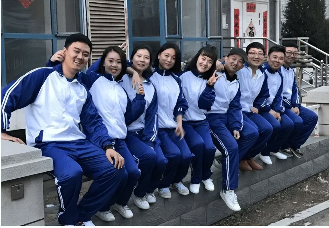 深圳校服最新版本,深圳校服被评为中国最好看的校服