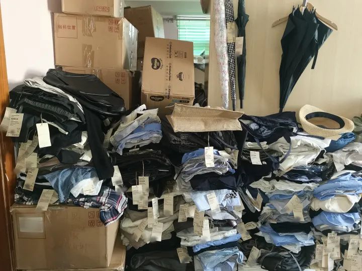 知名品牌柜员迷惑：男子一天来店里10多趟！真相大跌眼镜……