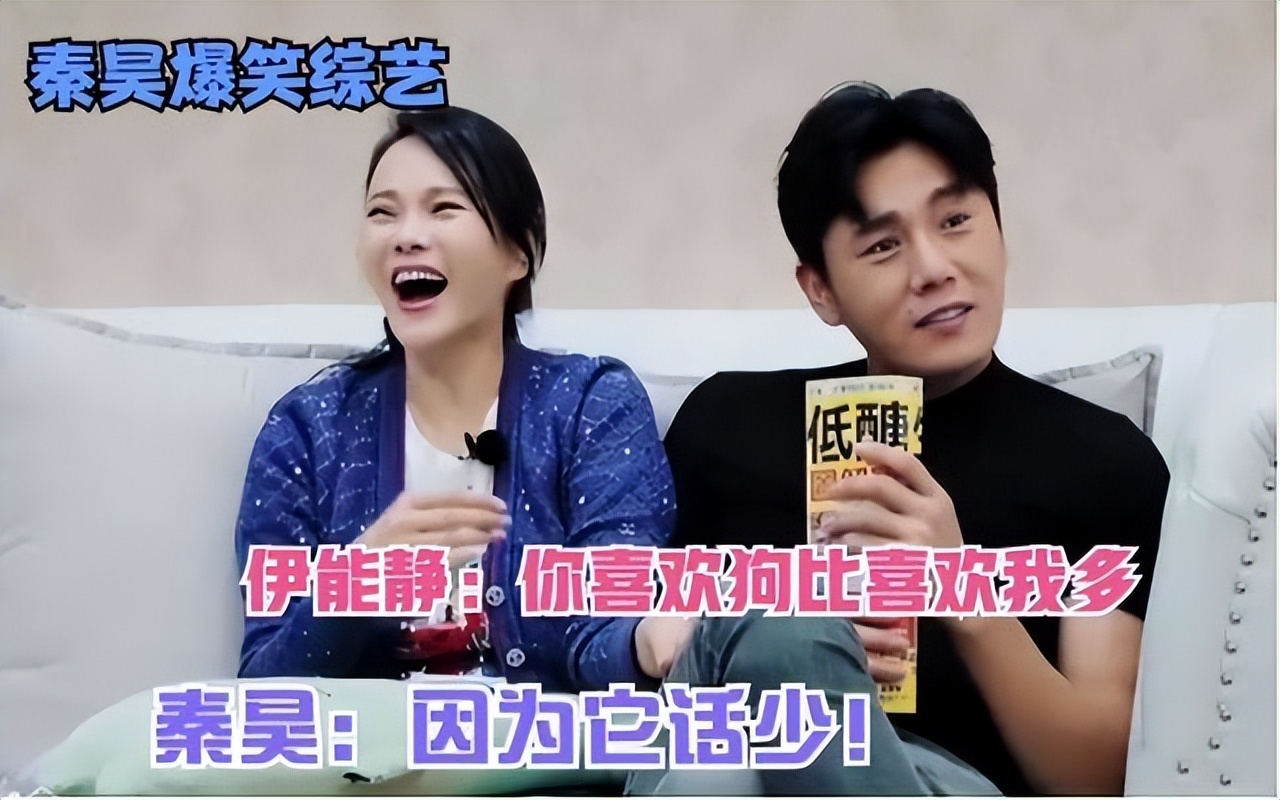 才女伊能静，童年坎坷：被父抛弃、“狗链”栓脖又被逼吃“狗粮”