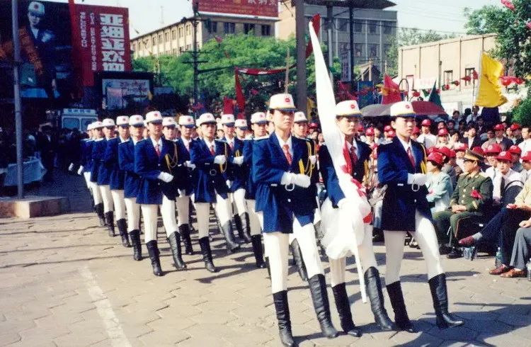 人均231万！“信托教父”的烂摊子换人，金融圈没有薪酬神话