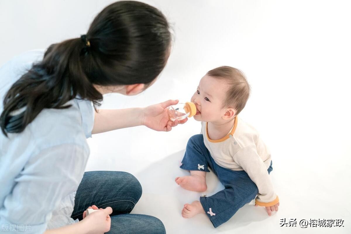 新生儿呛奶的原因及解决办法,新生儿呛奶的急救方法有几种