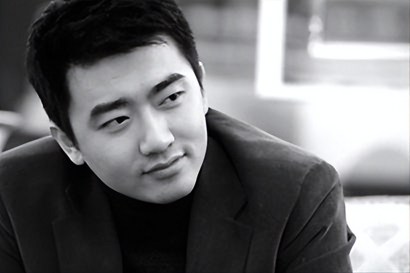 参加克林顿私人聚会的央视主持芮成钢，坐牢六年，出狱后怎样了？