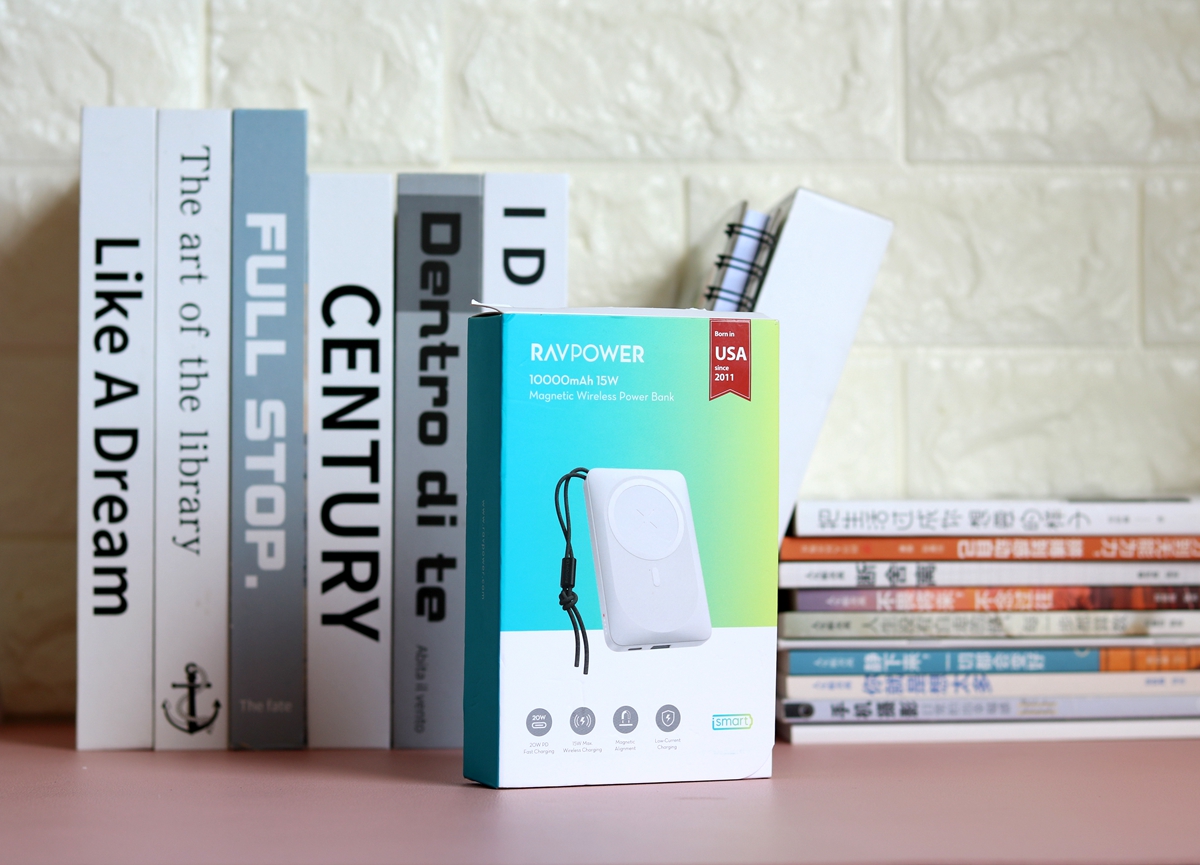 入手RAVPower磁吸充电宝，从此再也不用担心忘记带充电线了