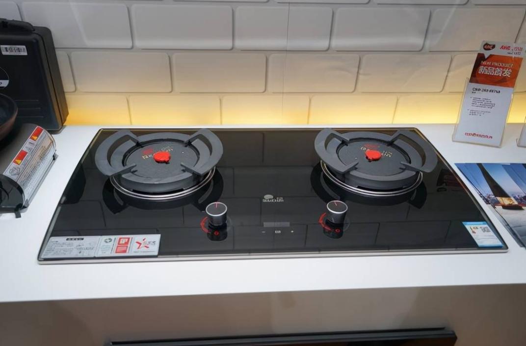 燃气灶不买玻璃面板买什么,燃气灶不买铜盖的吗