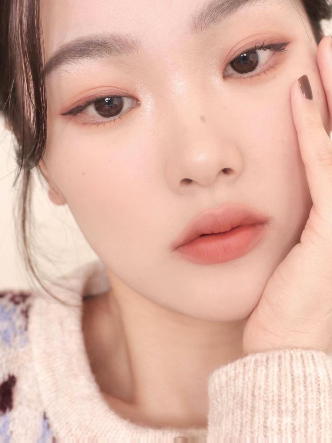 女生出门淡妆三步搞定,新手该如何化淡妆呢女生