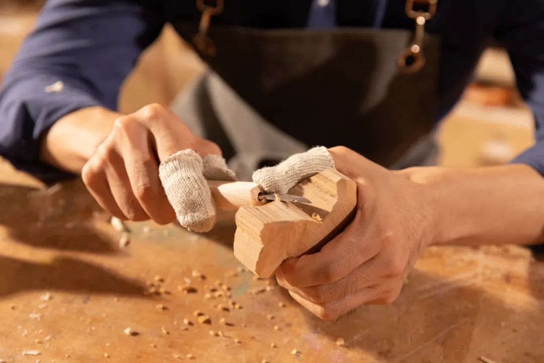 木工师傅月收入10万,木工500一天的工资