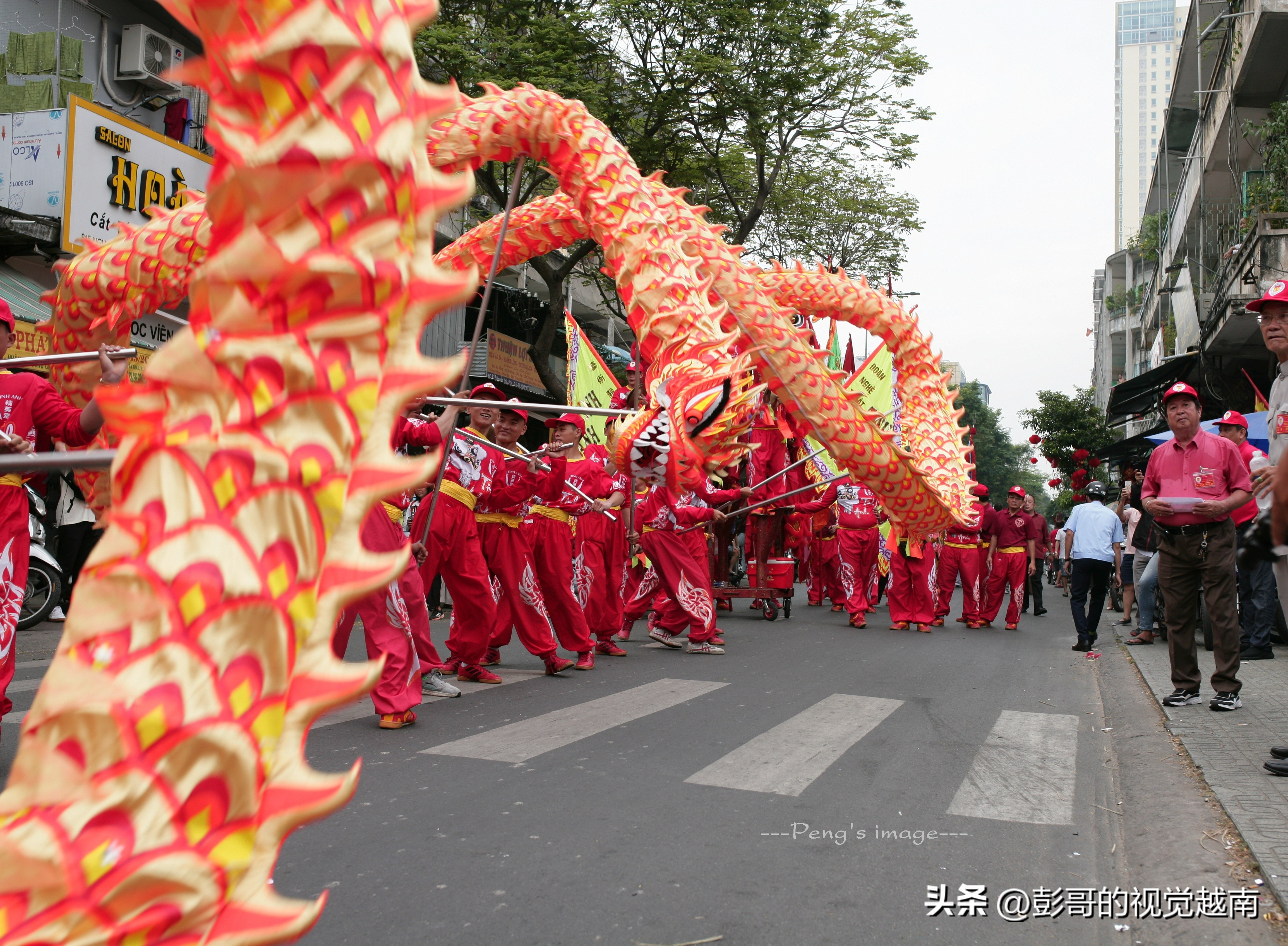 越南西貢華人的【恭請關聖帝君聖駕出遊】活動。