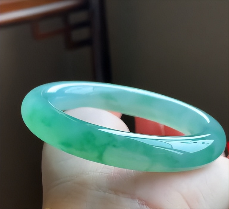 手镯不容易变形买哪种的好点,手镯买的太小戴不进去怎么办