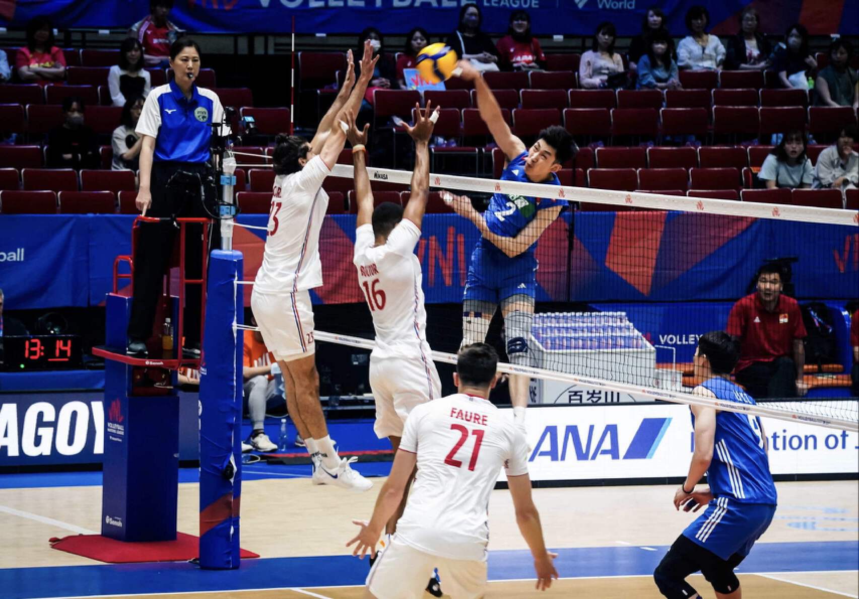 中国队0-3负于伊朗,中国队1:3不敌伊拉克