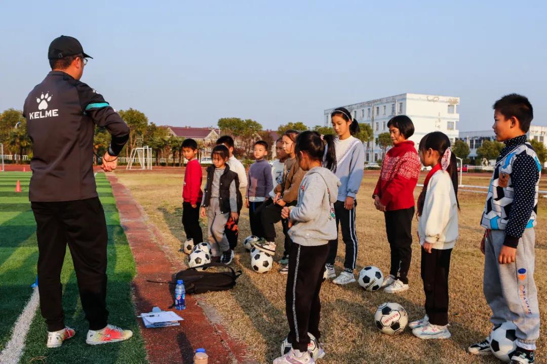 如皋市高明学校：秉承红色老区光荣传统，高明足球勇争一流