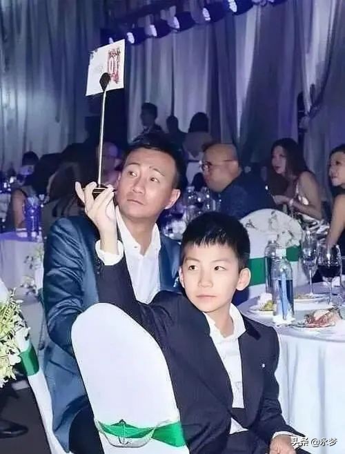 13岁，顶级Alpha，阿姨们都在等他出道