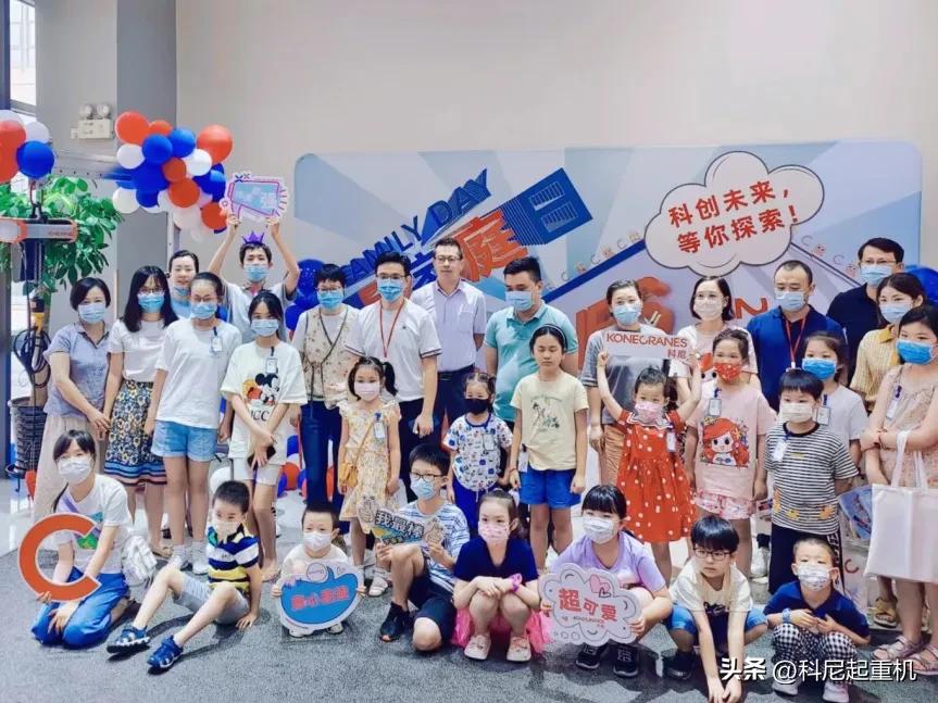 科尼赛克居家,在科尼赛克工作