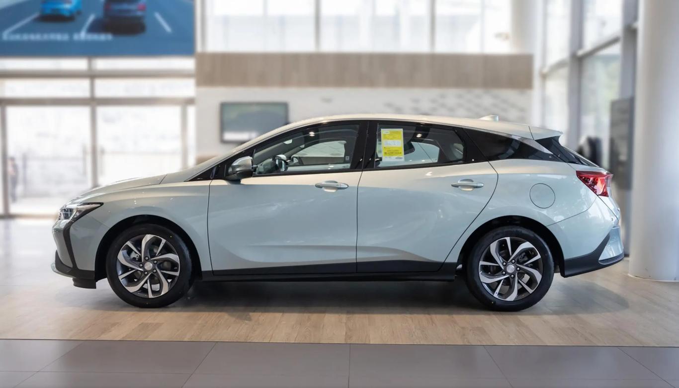 燃油车电动车混动车哪个更省钱,电动车真的比燃油车省钱吗