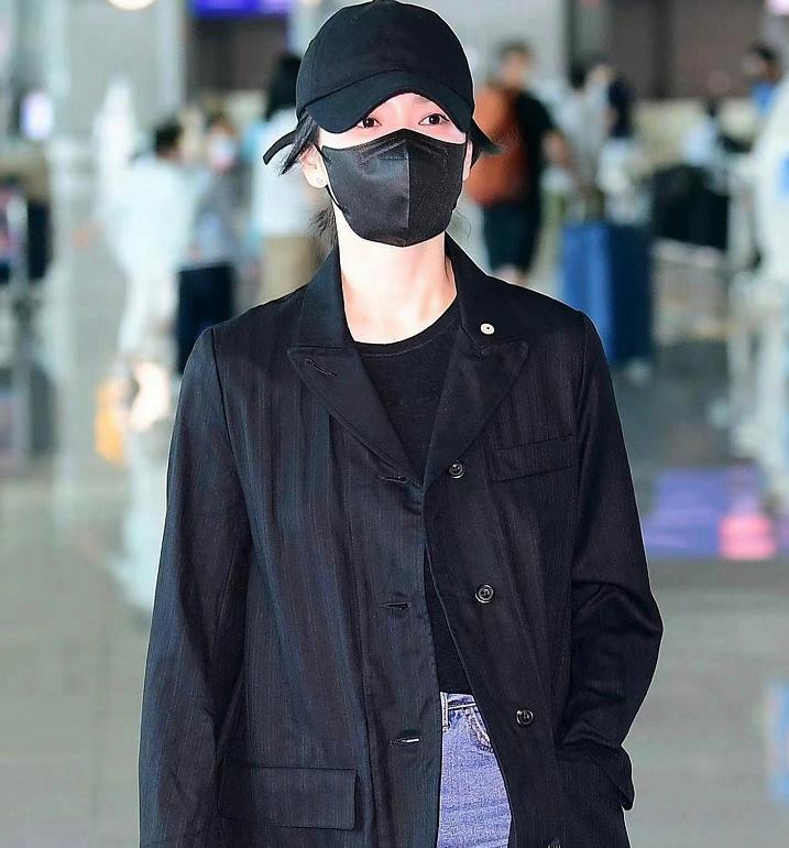 近期宋慧乔穿出不一样的美,宋慧乔穿搭日常短黑裙