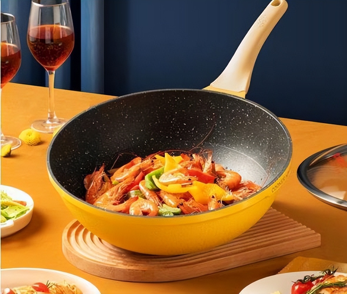 不粘锅会有铁锈致癌吗,不粘锅涂层划痕致癌吗