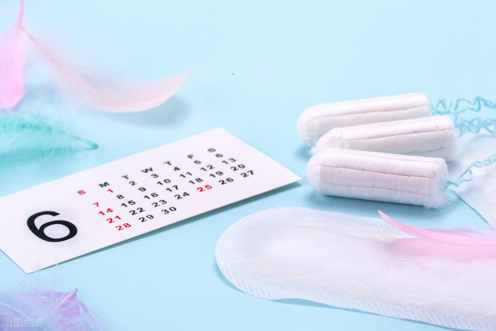 月经少发黑没有血块怎么调理最好,月经颜色发黑还有血块是怎么回事