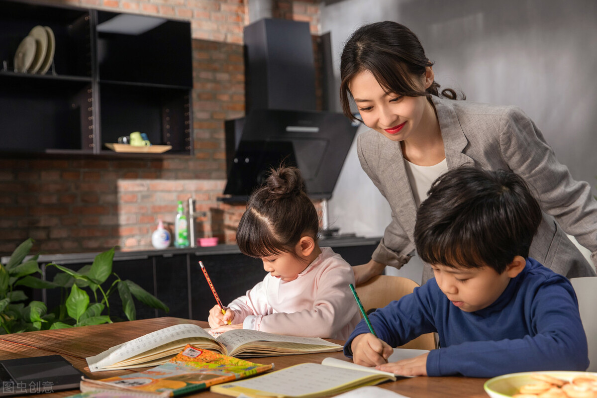 孩子自卑作为父母该怎么办,孩子自卑父母怎样帮助建立自信心