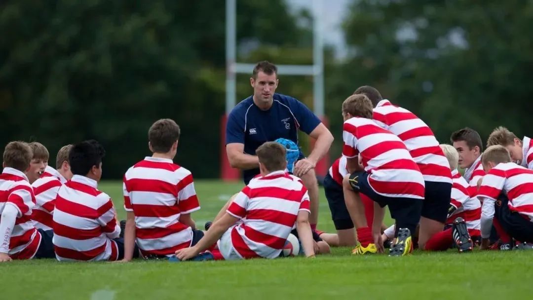和伊顿公学齐名的学校,和哈罗并列的学校