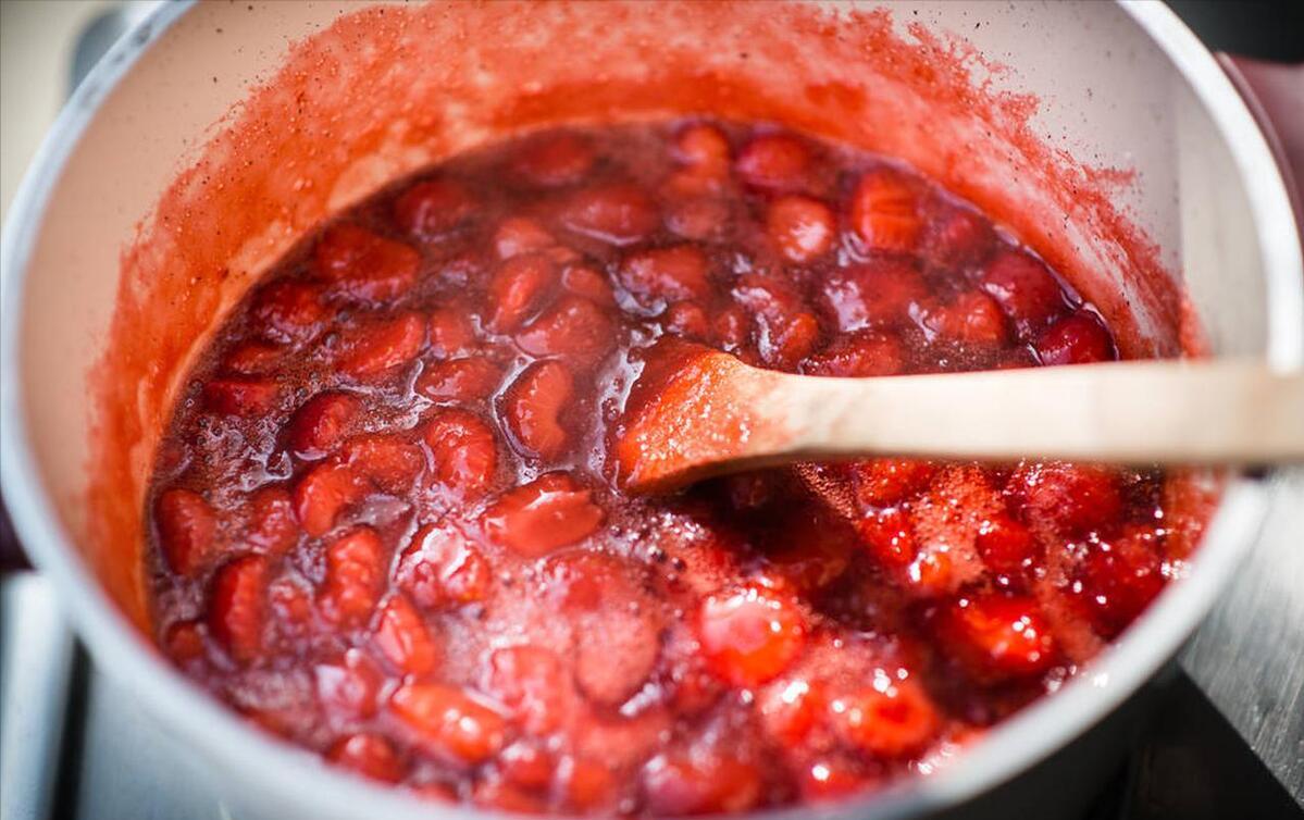 盐水洗草莓的正确方法,清水洗草莓和食用盐洗草莓对比