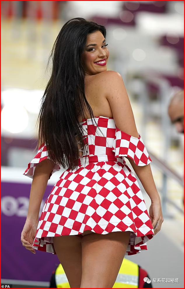 “我的比基尼伤到了谁？”性感女球迷回应愤怒的东道主网民…