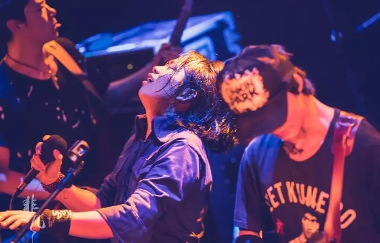 同样是原创歌手为什么差距这么大,内地乐坛和台湾乐坛对比哪个好