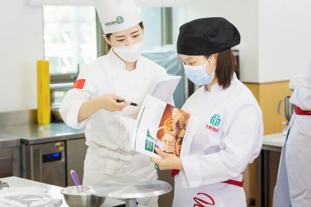 学西点烘焙蛋糕去哪家培训学校好,学西点真的好吗