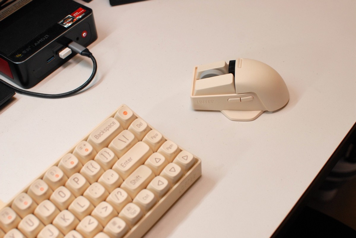 小翘三模无线鼠标体验：PBT插拔按键，免驱精调DPI