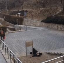 “车间女孩约我去她宿舍玩，这时候应该干点什么？”哈哈哈