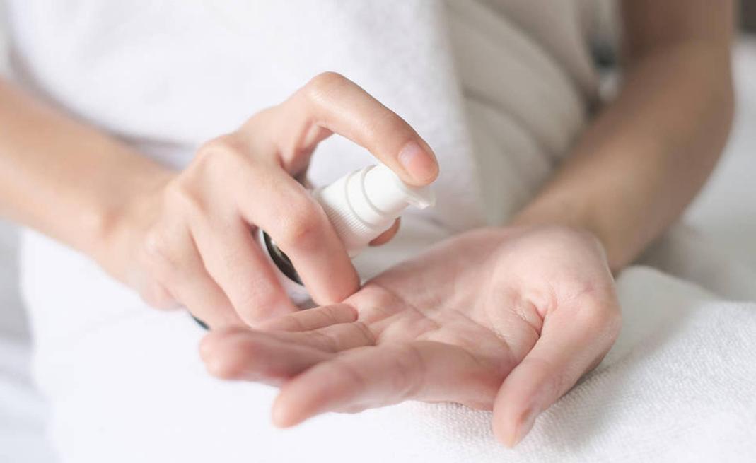 炉甘石洗剂，几块钱一瓶，却能治疗4种常见病，连世卫组织都推荐