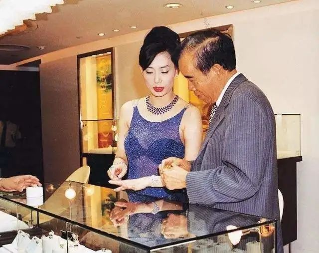 周大福一年能卖多少黄金,周大福黄金起家