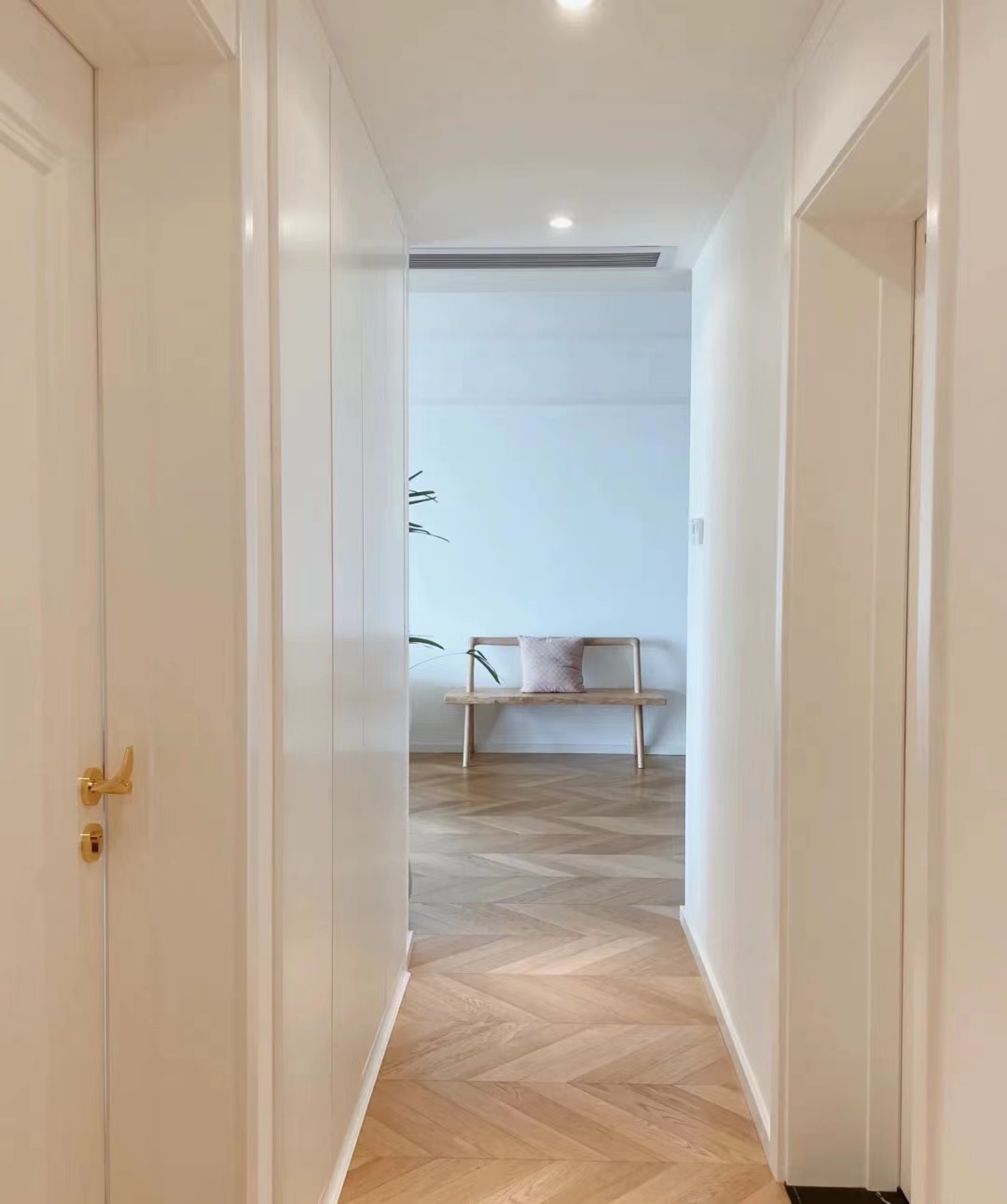 最简单的大白墙原木风,治愈系卧室二十一平原木风