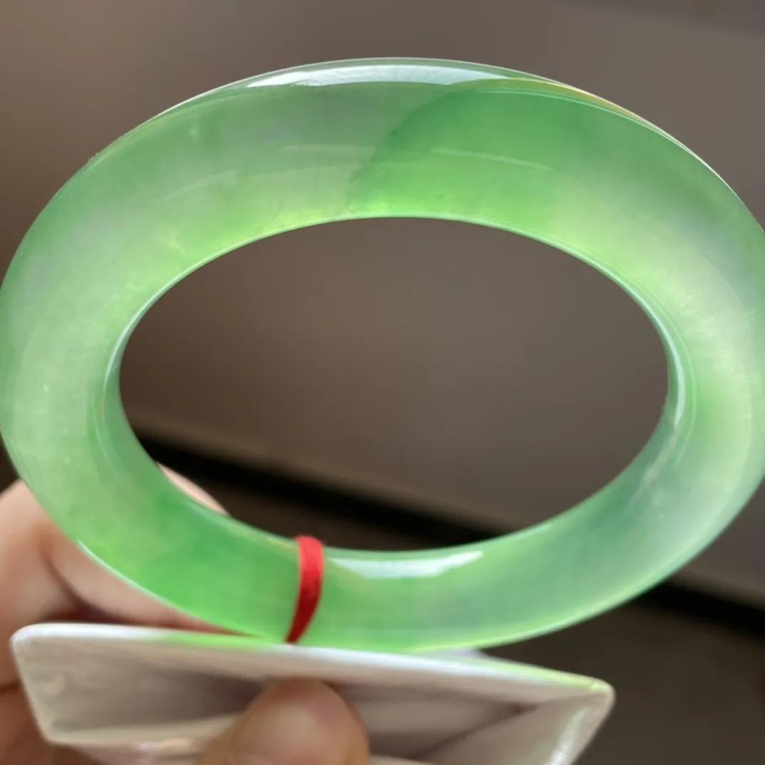 缅甸a货翡翠冰种小圆条翡翠手镯,有绿白黑三种颜色的翡翠手镯
