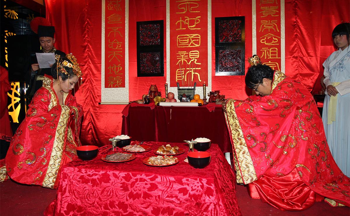 岳母生日全家去酒店庆祝,女婿偷偷买单溜走,拒绝再登岳父母家门