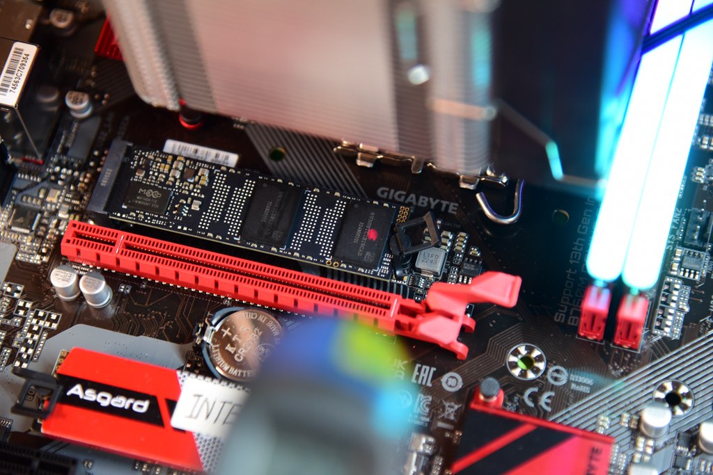 宏碁掠夺者gm7000对比致钛7100,宏碁掠夺者gm7需要什么插口