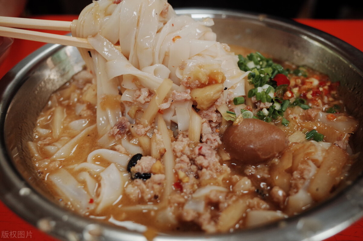 广西特色美食螺蛳粉介绍,广西除了螺蛳粉有什么好吃的特产