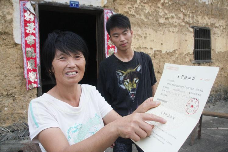 南京理工大学给贫困学生充饭卡,南京大学为贫困生充饭卡