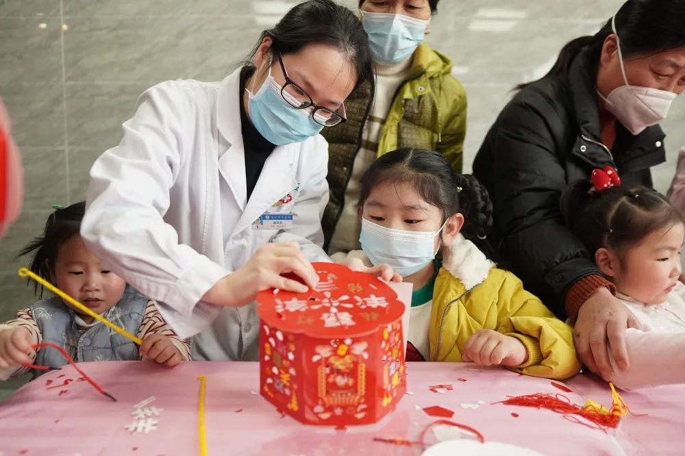 元宵节手工灯笼的做法,元宵节发光的灯笼手工