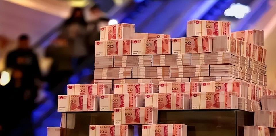 24岁小伙吃软饭视频,25岁小伙吃软饭