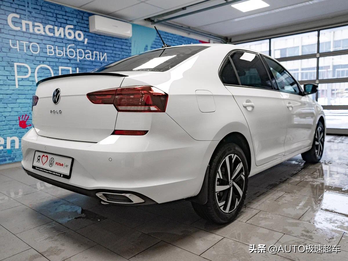 大众新款polo三厢版实车街拍,大众新款polo进店实拍