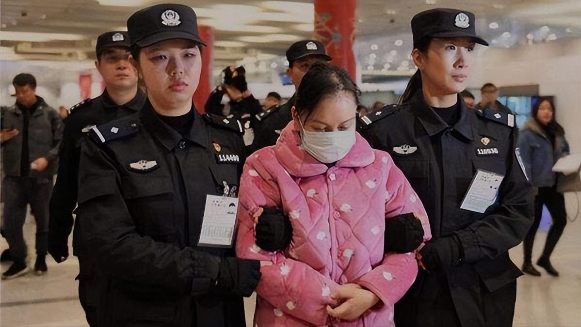 一顿饭花掉一百万完整版,一顿饭把百亿富婆骗到手