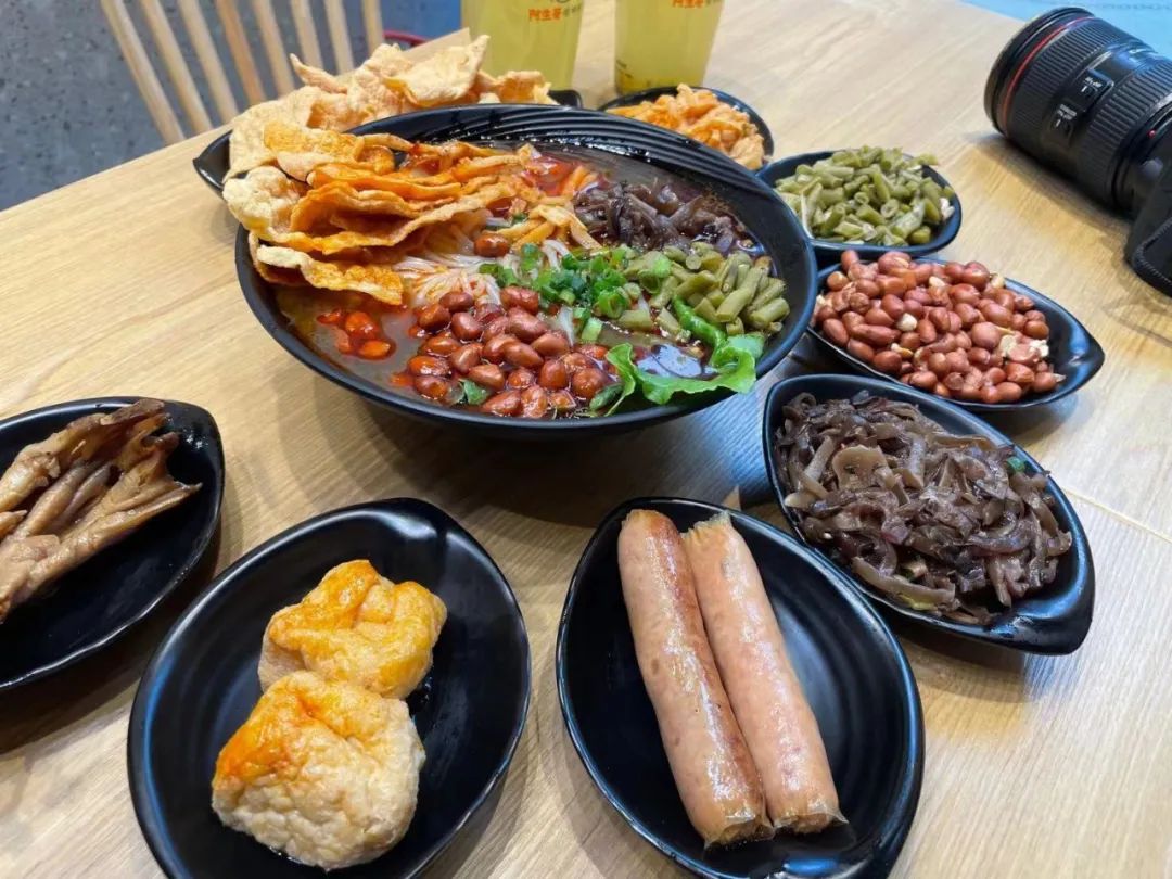 开了30年螺蛳粉老店广西,开100家螺蛳粉一年收入