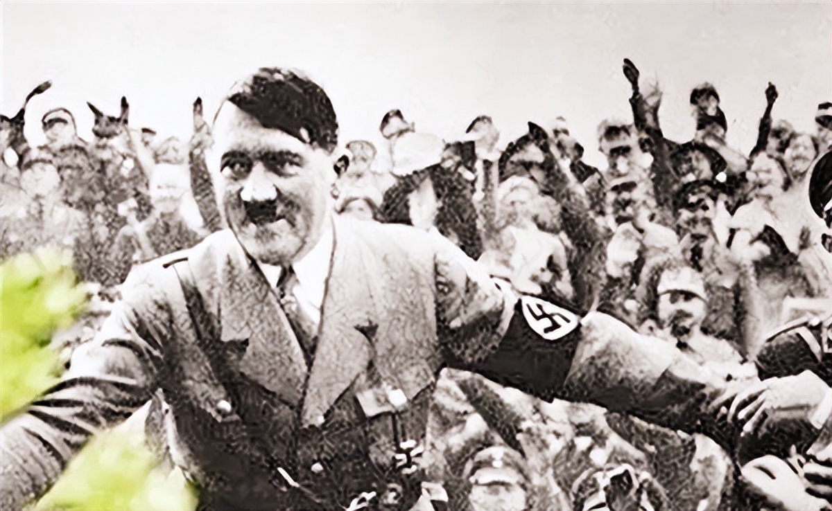 320名纳粹漂亮女兵：怕被苏军报复，狂欢后集体选择自杀