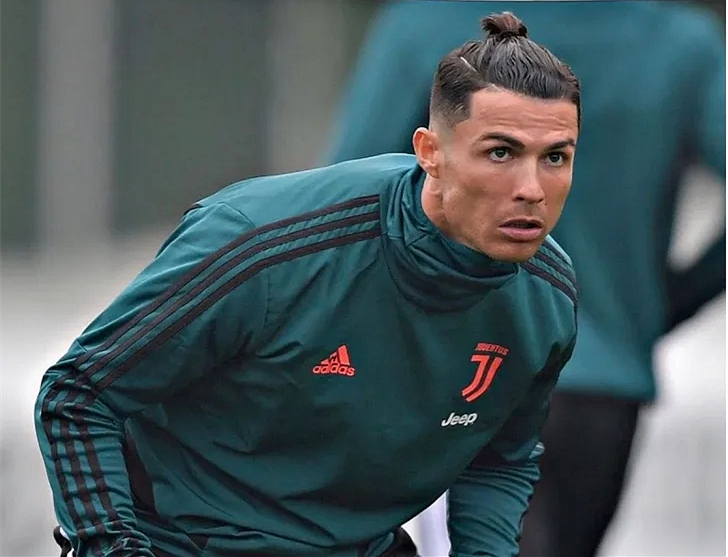 足球姆巴佩绿色头发,博格巴c罗