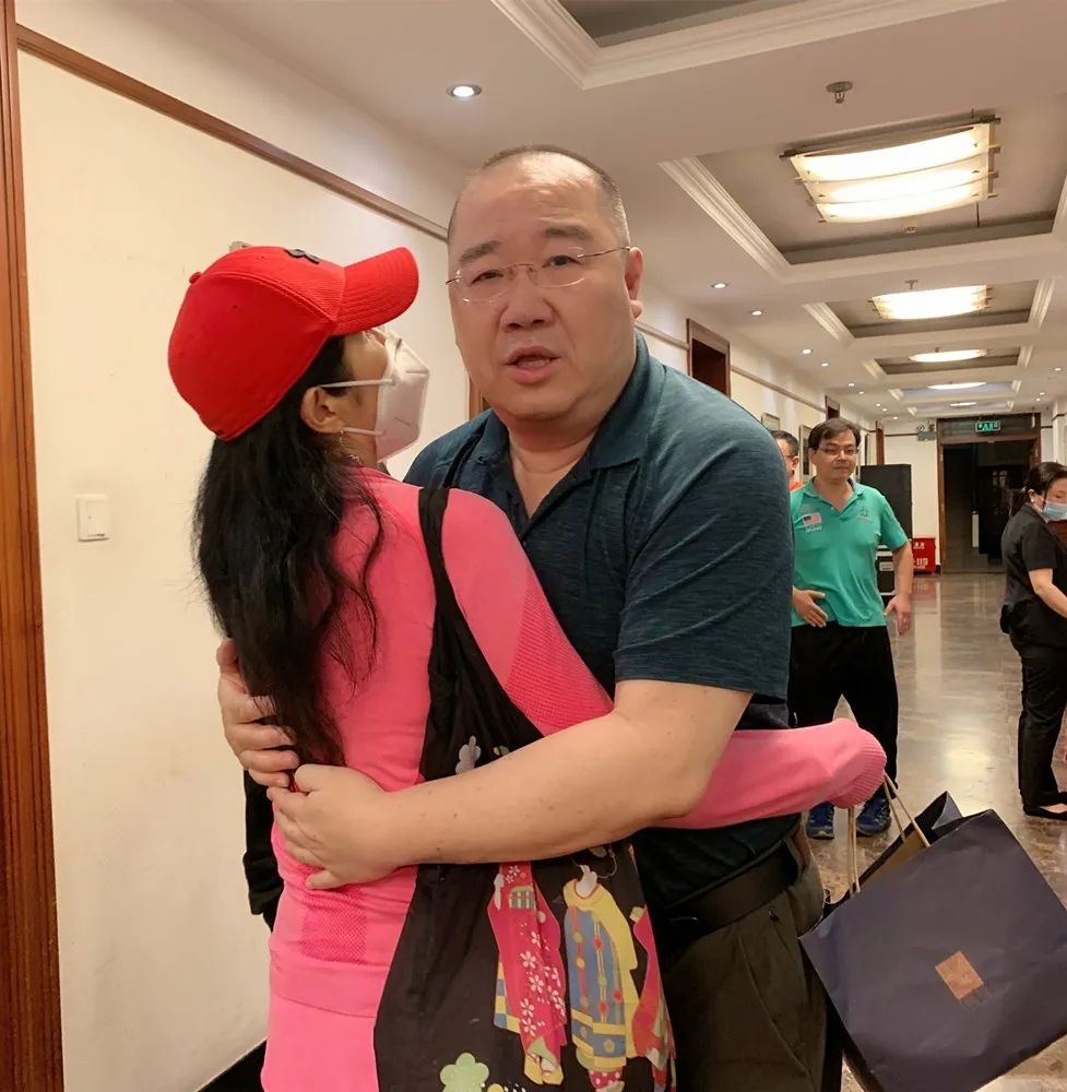 英达和绯闻女友同框穿搭,英达和绯闻女友