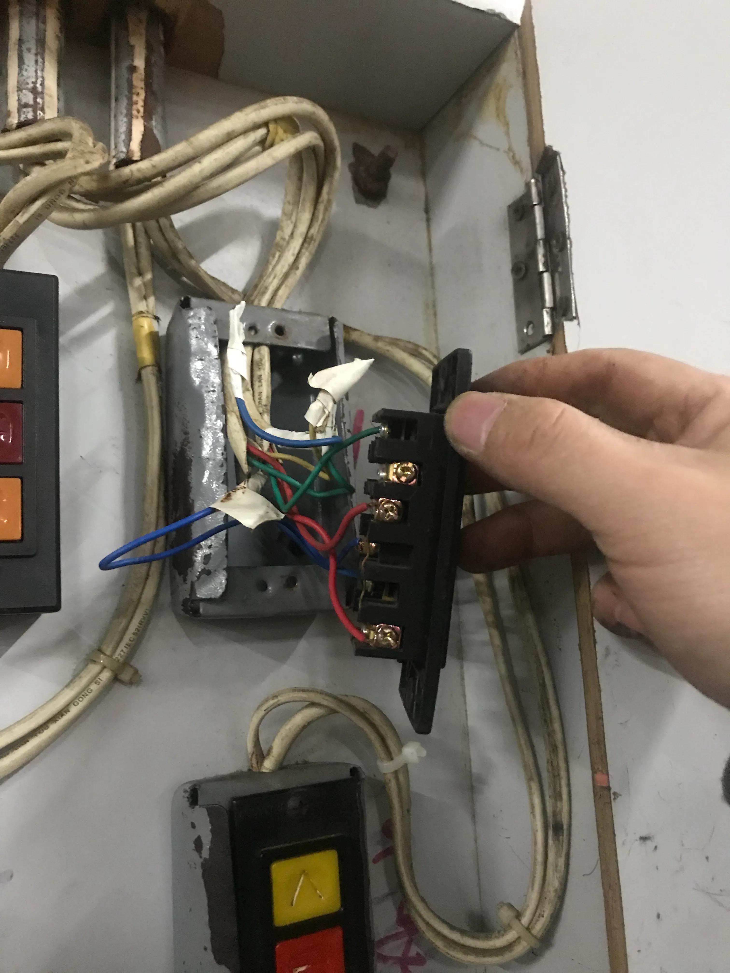 卷帘门按钮线路怎么预埋,更换卷帘门遥控器8孔线路