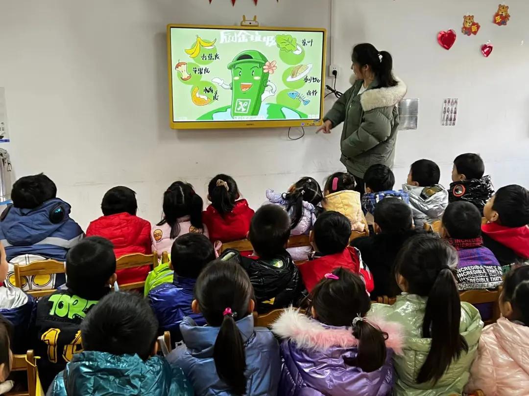 大手拉小手垃圾分类活动,小手拉大手垃圾分类实践活动照片