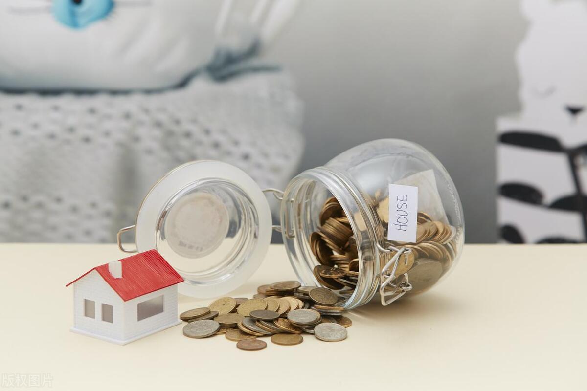 存款利率下调是继续存钱还是买房,房子贬值卖了存银行划算吗