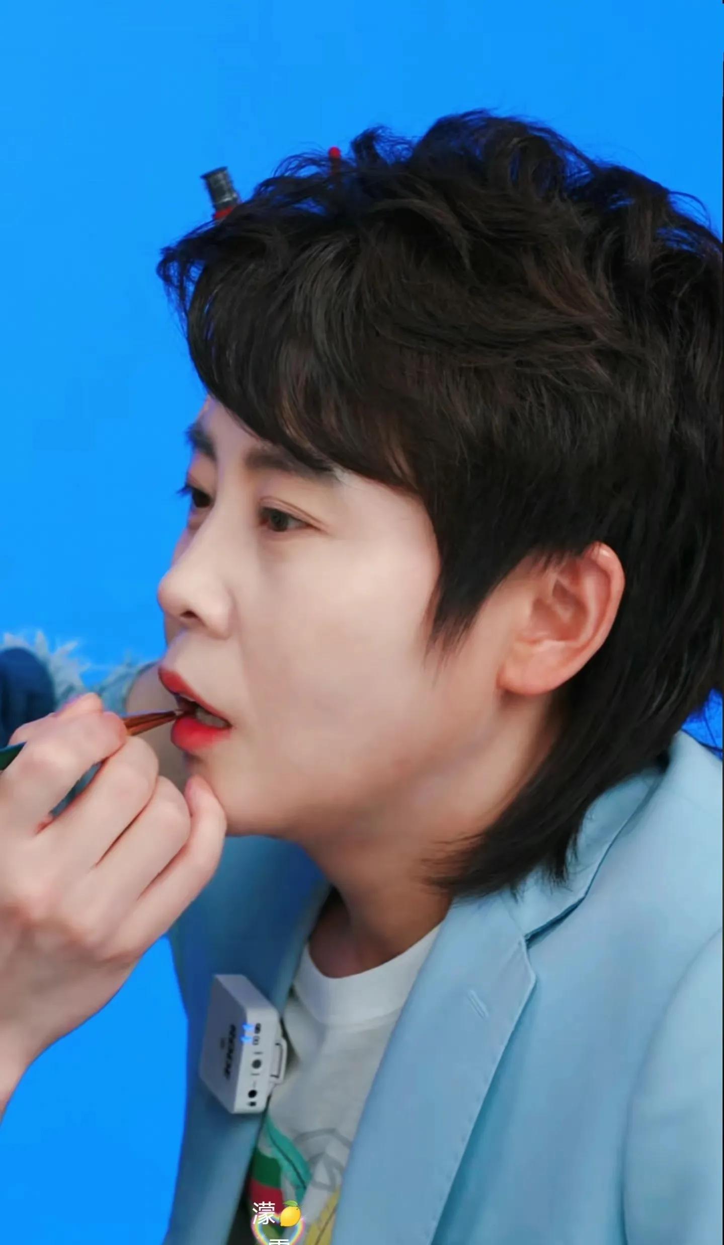 王濛李佳琦直播,李佳琦直播间买化妆品真吗