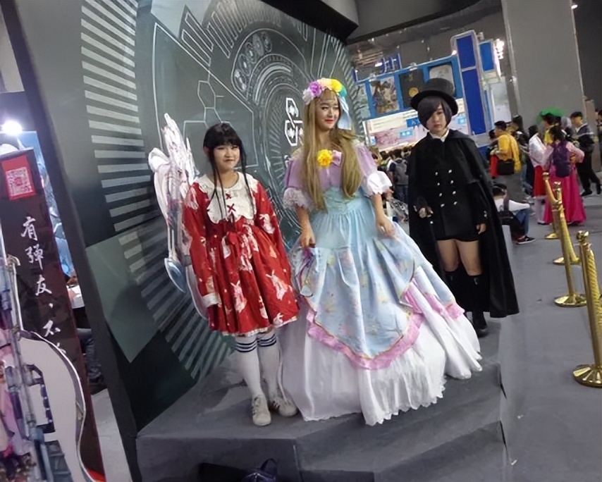 社交圈的隐藏力量，宅文化是如何影响日本的经济和文化产业的？